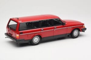 Volvo 240 GL Familiare Rosso Minichamps 1:18 155171411 Pressofusione — immagine 2 di 6