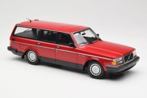 Volvo 240 GL Familiare Rosso Minichamps 1:18 155171411 Pressofusione — immagine 4 di 6