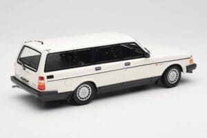 Volvo 240 GL Familiare Bianco Minichamps 1:18 155171412 Pressofusione — immagine 2 di 6