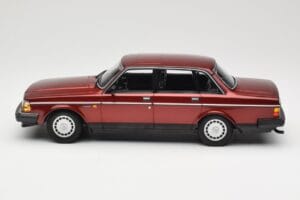 Volvo 240 GL Dark Red Metallic Minichamps 1:18 155171406 Pressofusione — immagine 3 di 6