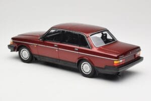 Volvo 240 GL Dark Red Metallic Minichamps 1:18 155171406 Pressofusione — immagine 5 di 6