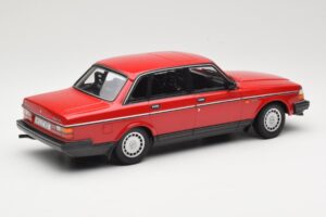 Volvo 240 GL Rosso Scuro Minichamps 1:18 166171401 Pressofusione — immagine 2 di 6