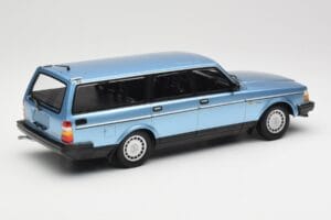 Volvo 240 GL Estate Blue Metallic Minichamps 1:18 155171414 Pressofusione — immagine 2 di 6