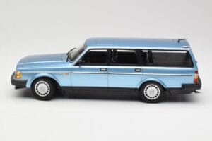Volvo 240 GL Estate Blue Metallic Minichamps 1:18 155171414 Pressofusione — immagine 3 di 6