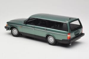 Volvo 240 GL Estate Green Metallic Minichamps 1:18 155171410 Pressofusione — immagine 5 di 6