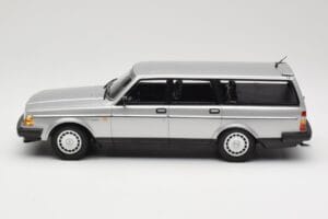 Volvo 240 GL Estate Argento Minichamps 1:18 155171416 Pressofusione — immagine 3 di 6