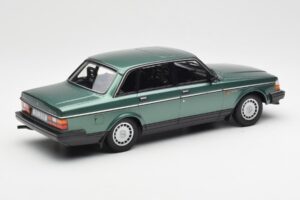 Volvo 240 GL Verde Metallizzato Minichamps 1:18 155171400 Pressofusione — immagine 2 di 6