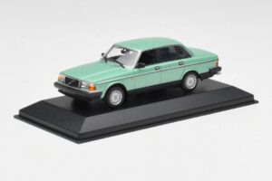Volvo 240 GL Verde Metallizzato Minichamps 1:43 400171402 Pressofusione — immagine 2 di 4