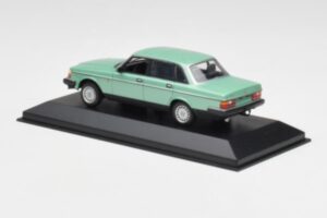 Volvo 240 GL Verde Metallizzato Minichamps 1:43 400171402 Pressofusione — immagine 3 di 4