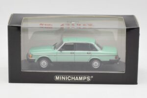 Volvo 240 GL Verde Metallizzato Minichamps 1:43 400171402 Pressofusione — immagine 4 di 4