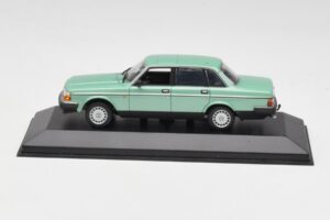 Volvo 240 GL Verde Metallizzato Minichamps 1:43 400171402 Pressofusione