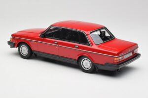 Volvo 240 GL Rosso Minichamps 1:18 155171401 Pressofusione — immagine 5 di 6