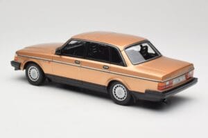 Volvo 240 GL Oro Minichamps 1:18 155171405 Pressofusione — immagine 5 di 6