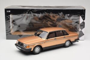 Volvo 240 GL Oro Minichamps 1:18 155171405 Pressofusione — immagine 6 di 6