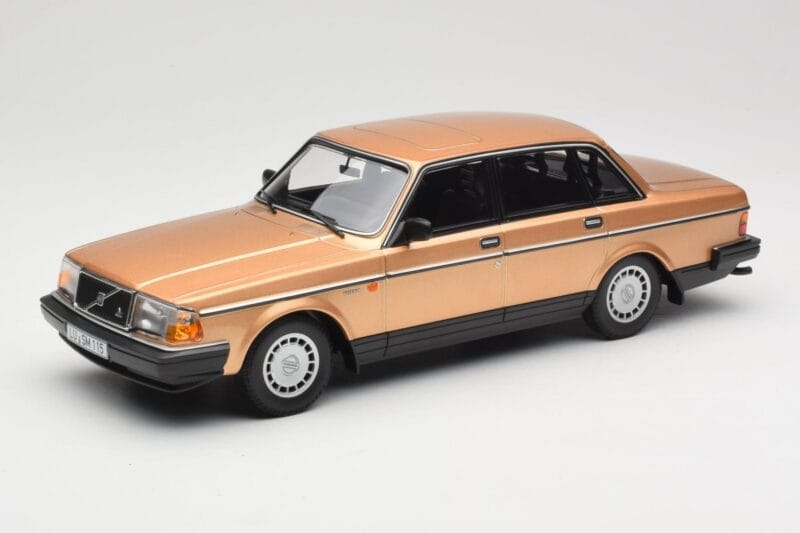Volvo 240 GL Oro Minichamps 1:18 155171405 Pressofusione