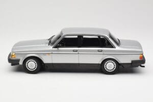 Volvo 240 GL Argento Minichamps 1:18 155171408 Pressofusione — immagine 3 di 6