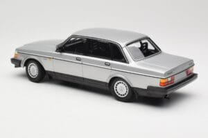 Volvo 240 GL Argento Minichamps 1:18 155171408 Pressofusione — immagine 5 di 6