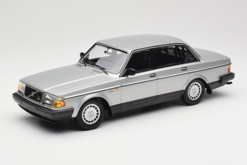 Volvo 240 GL Argento Minichamps 1:18 155171408 Pressofusione