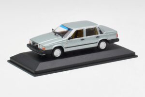 Volvo 240 GL Argento Metallizzato Minichamps 1:43 940171402 Pressofusione — immagine 2 di 4
