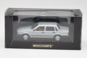 Volvo 240 GL Argento Metallizzato Minichamps 1:43 940171402 Pressofusione — immagine 4 di 4