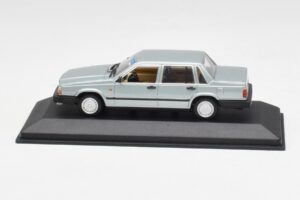 Volvo 240 GL Argento Metallizzato Minichamps 1:43 940171402 Pressofusione