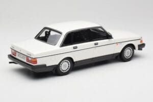 Volvo 240 GL Bianco Minichamps 1:18 155171402 Pressofusione — immagine 2 di 6