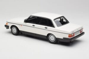 Volvo 240 GL Bianco Minichamps 1:18 155171402 Pressofusione — immagine 5 di 6