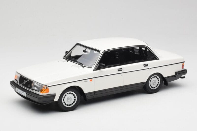 Volvo 240 GL Bianco Minichamps 1:18 155171402 Pressofusione