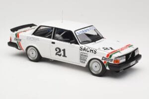Volvo 240 Turbo #21 P. Stureson DTM Winner Wunstorf 1985 AUTOart 1:18 88592 Pressofusione — immagine 6 di 8