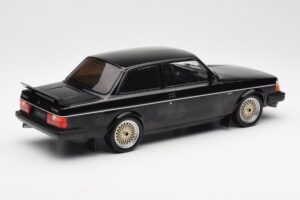 Volvo 240 Turbo Nero Custom IXO 1:18 18CMC178 Pressofusione — immagine 2 di 6