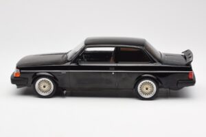 Volvo 240 Turbo Nero Custom IXO 1:18 18CMC178 Pressofusione — immagine 3 di 6