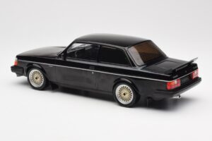 Volvo 240 Turbo Nero Custom IXO 1:18 18CMC178 Pressofusione — immagine 5 di 6