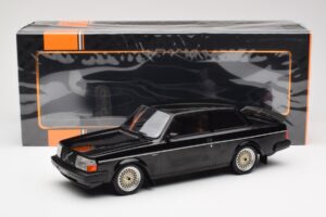 Volvo 240 Turbo Nero Custom IXO 1:18 18CMC178 Pressofusione — immagine 6 di 6