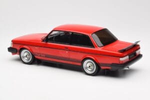Volvo 240 Turbo Rosso Custom IXO 1:18 18CMC177 Pressofusione — immagine 5 di 5