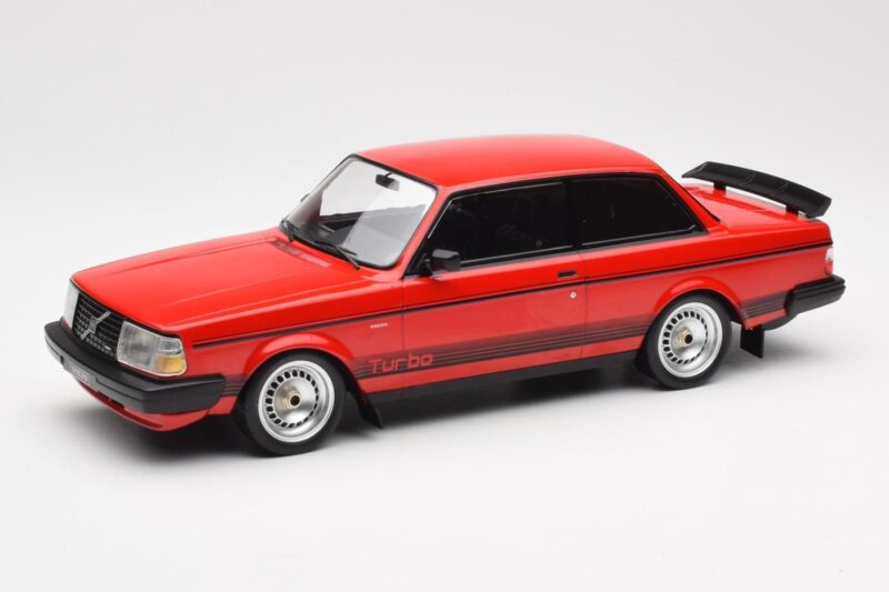Volvo 240 Turbo Rosso Custom IXO 1:18 18CMC177 Pressofusione