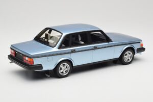 Volvo 244 Turbo Azzurro Chiaro DNA 1:18 DNA000135 Pressofusione — immagine 2 di 6