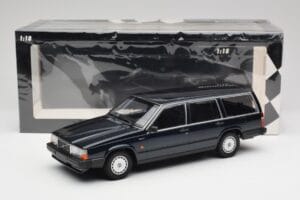 Volvo 740 GL Station Wagon Verde Scuro Metallizzato Minichamps 1:18 155171771 Pressofusione — immagine 6 di 6