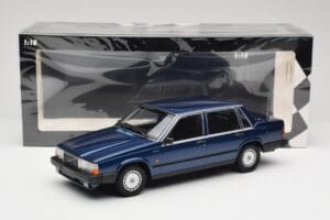 Volvo 740 GL Dark Blue Metallic Minichamps 1:18 155171701 Pressofusione — immagine 6 di 6