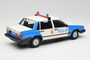 Volvo 740 GL Polizia Svedese Minichamps 1:18 155171791 Pressofusione — immagine 2 di 6