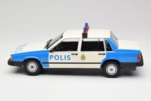 Volvo 740 GL Polizia Svedese Minichamps 1:18 155171791 Pressofusione — immagine 3 di 6