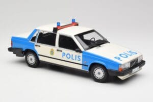 Volvo 740 GL Polizia Svedese Minichamps 1:18 155171791 Pressofusione — immagine 4 di 6