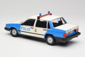 Volvo 740 GL Polizia Svedese Minichamps 1:18 155171791 Pressofusione — immagine 5 di 6
