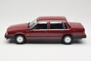 Volvo 740 GL Rosso Minichamps 1:18 155171704 Pressofusione — immagine 3 di 6