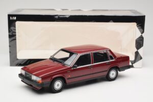 Volvo 740 GL Rosso Minichamps 1:18 155171704 Pressofusione — immagine 6 di 6