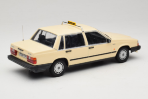 Volvo 740 GL Taxi Germania Minichamps 1:18 155171792 Pressofusione — immagine 2 di 6