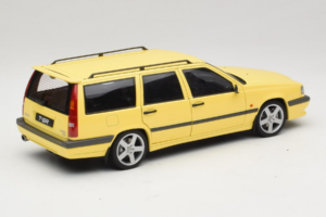 Volvo 850 T-5R Station Wagon Cream Yellow AUTOart 1:18 79506 Pressofusione — immagine 3 di 8