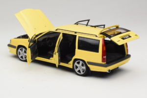 Volvo 850 T-5R Station Wagon Cream Yellow AUTOart 1:18 79506 Pressofusione — immagine 5 di 8
