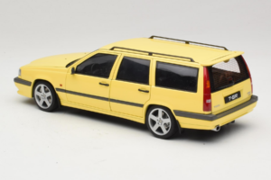 Volvo 850 T-5R Station Wagon Cream Yellow AUTOart 1:18 79506 Pressofusione — immagine 7 di 8