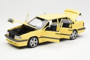 Volvo 850 T-5R Giallo AUTOart 1:18 79501 Pressofusione — immagine 2 di 8