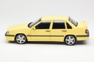 Volvo 850 T-5R Giallo AUTOart 1:18 79501 Pressofusione — immagine 4 di 8